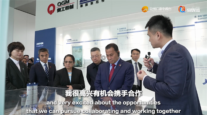 आइए बुनियादी ढांचे के भविष्य के निर्माण के लिए मिलकर काम करें! माइक्रोनेशिया के उपराष्ट्रपति ने क्यूजीएम मशीनरी का दौरा किया