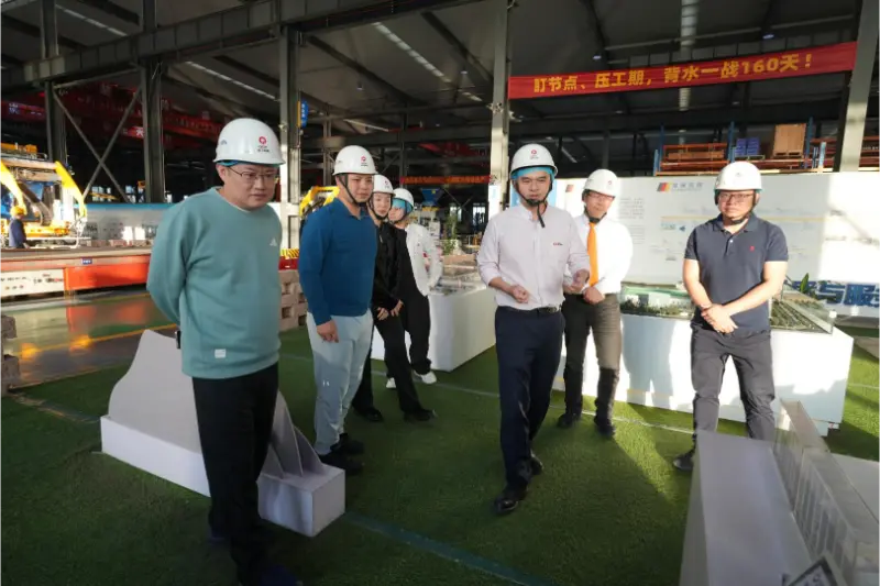 नानान रिटर्न्ड ओवरसीज़ स्टूडेंट्स एसोसिएशन ने क्वांगोंग मशीनरी कंपनी लिमिटेड का दौरा किया और शोध किया।